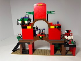 LEGO DC Comics Super Heroes: The Dynamic Duo Funhouse Escape (6857)