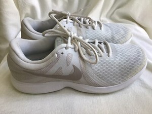 nike revolution 4 beige