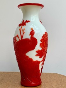 Superb Vintage Chinese Peking Glass Vase.