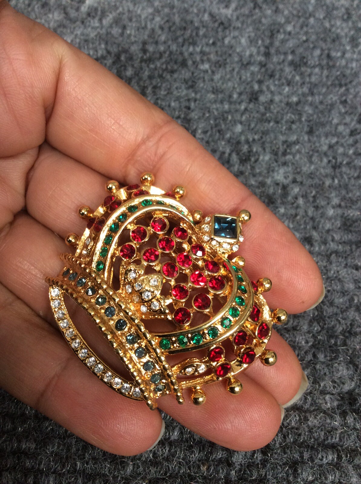 Beautiful vtg. KJL Kenneth Jay Lane Red Green cry… - image 2