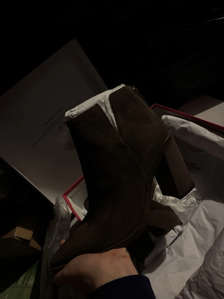 BOTAS NUEVAS VINCE CAMUTO talla 8 Foto 3 de 4