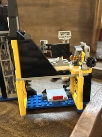 LEGO The Ninjago Movie: 70631 Garmadon's Volcano Lair SOME PIECES ARE MISSING