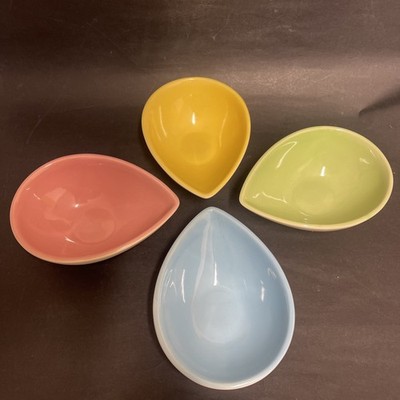 4er Set Pastellfarben Keramik Schalen in Träne Eierform von The Tabletop Company 
