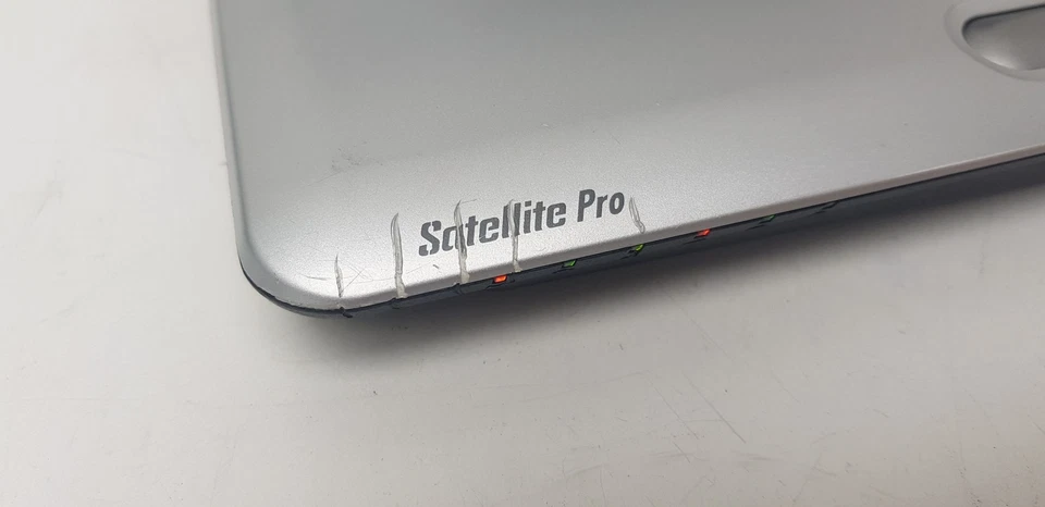 Toshiba Satellite Pro L450-13R - Celeron 900 2.2GHz - 2GB Ram - 15.6" - 250GB... - Image 2 of 4