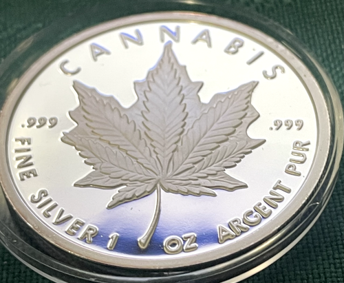 2013 1oz Your Highness - Slave Queen/Cannabis SBSS Proof Round In Box + Capsule - Picture 12 of 17