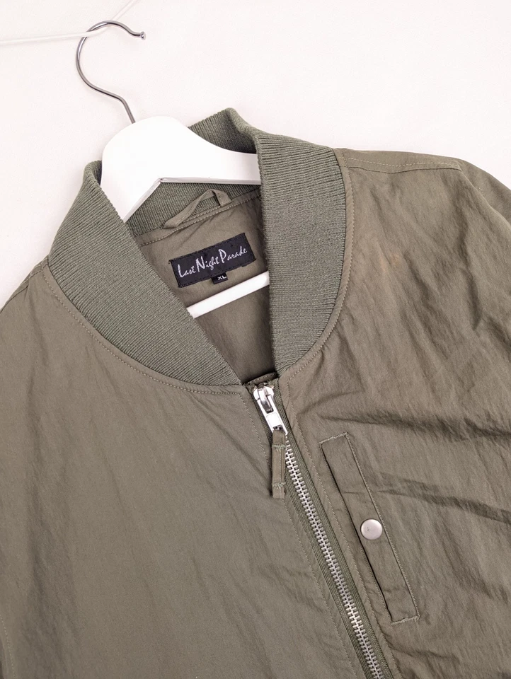 LAST NIGHT PARADE - CHAQUETA BOMBER DE ALGODÓN CAQUI PARA HOMBRE - TALLA XL Foto 3 de 4