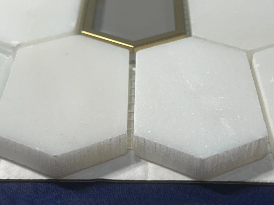 S15 White/Grey/Gold Marble Glass Hexagon Mosaic Tile Kitchen Bathroom, 7 sheets - Image 4 of 4