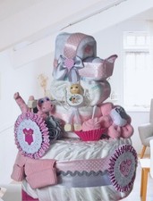 Windeltorte rosa Mädchen Mini Kinderwagen Schnullerpüppchen Dino Baby Söckchen 