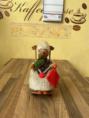 Sehr schöne Räucherfigur,Oma,Schaukelstuhl,Steinbach,Seiffen,alt,Erzgebirge! - Bild 1 von 4