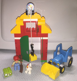 Lego DUPLO Big Farm #10525 Retired 2014 Cow Calf Chicken Horse