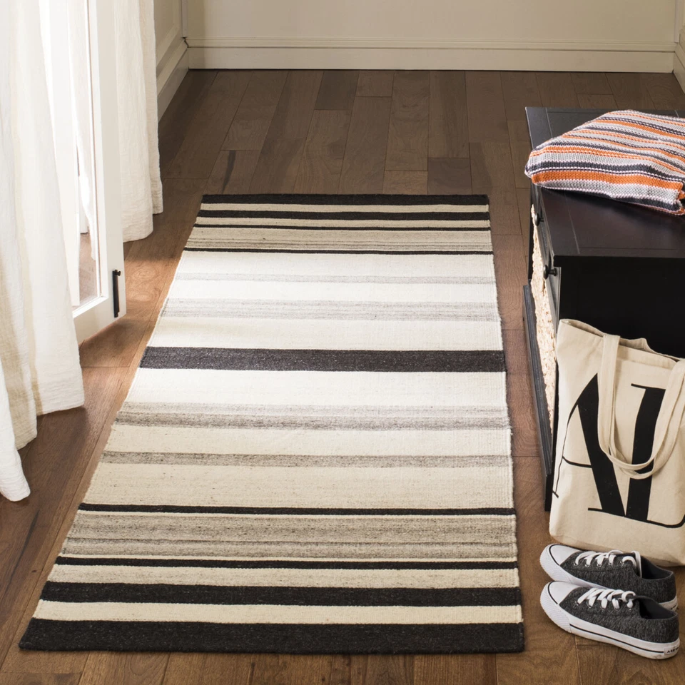 SAFAVIEH Dhurries DHU629A Handwoven Natural / Grey Rug - Image 2 of 4