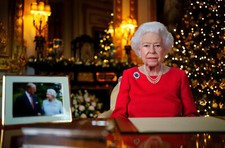 QUEEN ELIZABETH II 2021 CHRISTMAS ADDRESS FRIDGE MAGNET 5" X 3.5"