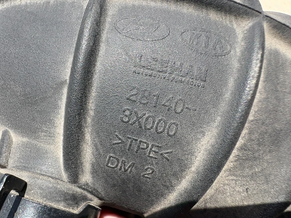 2015 2016 2017 Hyundai Accent Veloster 1.6 Air intake Duct Tube Hose 28140-3X000 - Image 4 of 4