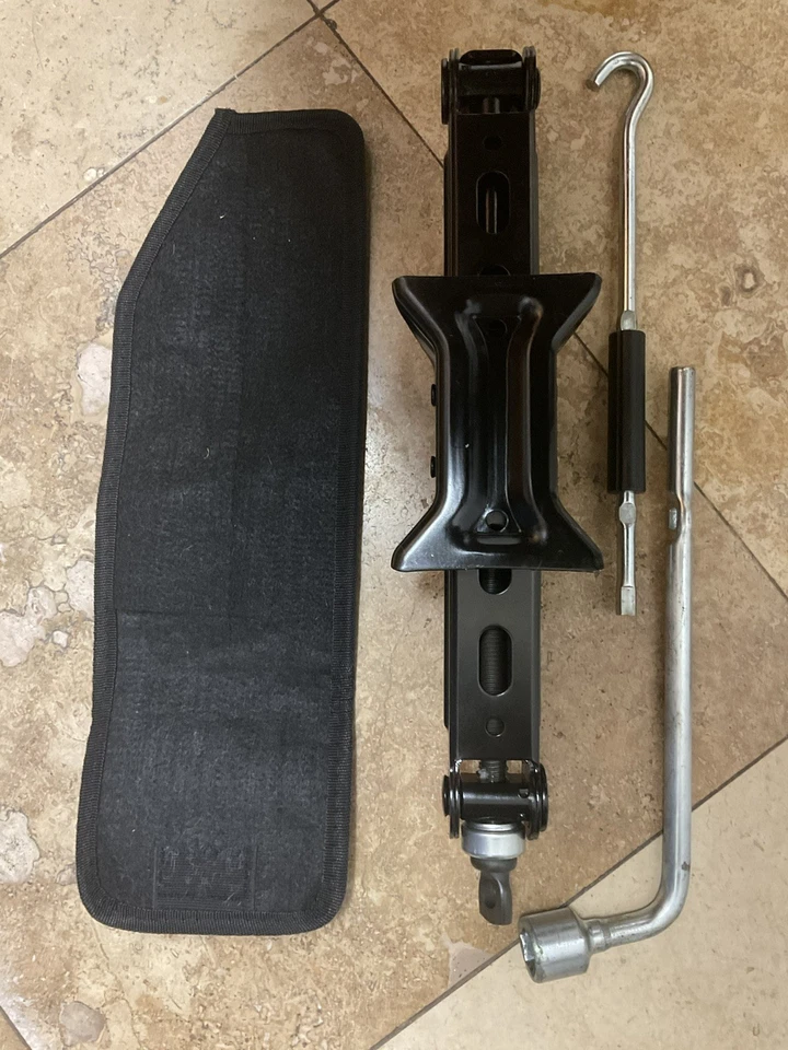 16-17-18-19 Hyundai Sonata 16-20 Kia Optima Juego de gatos de neumáticos con herramientas OEM Foto 3 de 4