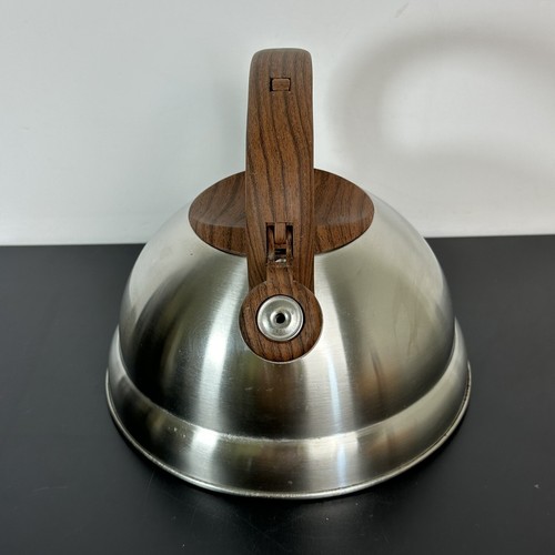 Frigidaire Bollitore per tè fischietto acciaio inox manico morbido legno finto 3,2 qt. - Foto 6 di 8