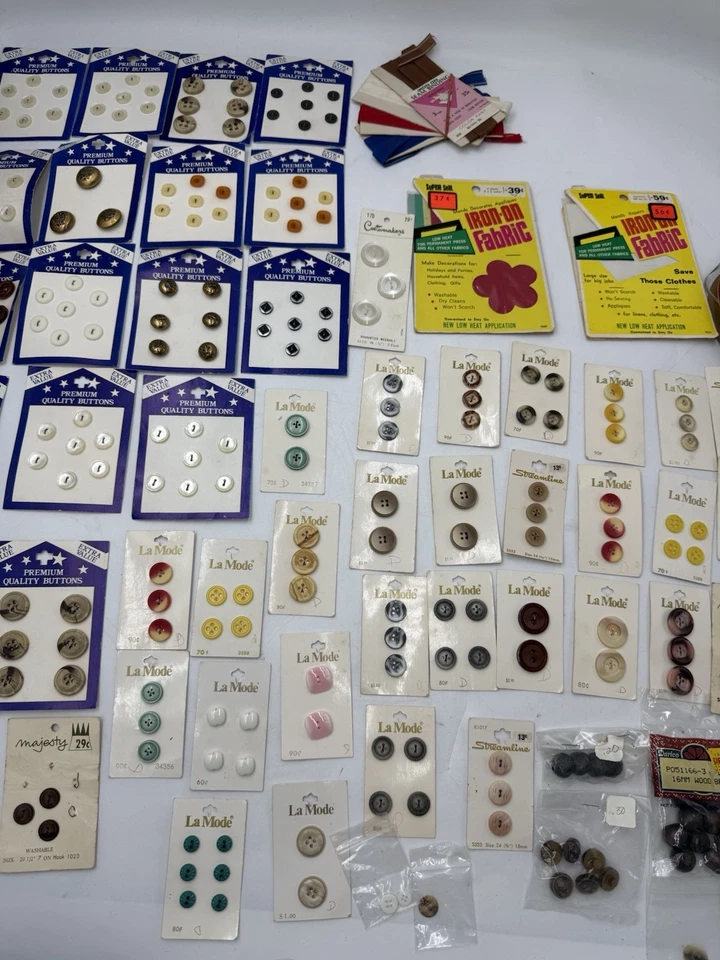 🌟Premium Quality and la mode buttons and more lot🌟 - Image 3 of 4