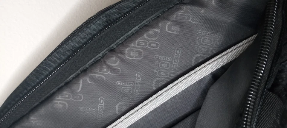 Bolso de viaje Ogio para aeropuerto portátil Bolso de hombro para llevar Foto 3 de 4