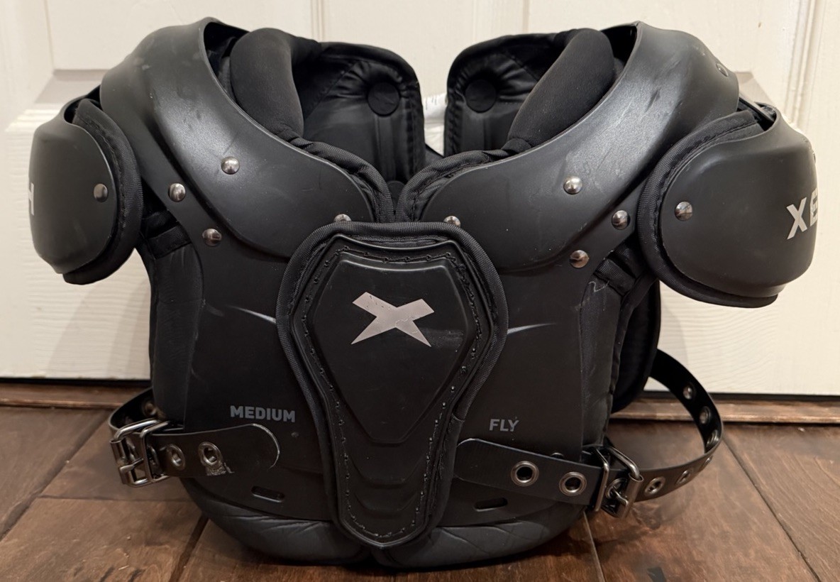 Xenith Flyte (Fly) Youth Football Shoulder Pads Back Plate Size Medium Black
