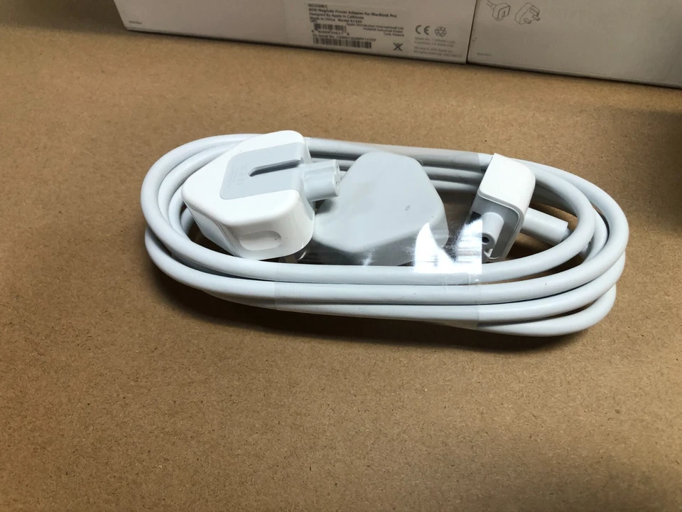 Genuine Apple 85W Magsafe 1 Macbook Pro 15" / 17" Power Adapter Charger - Image 4 of 4