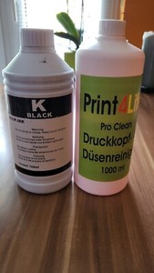 Druckerfarbe Schwarz und Druckkopfreiniger
