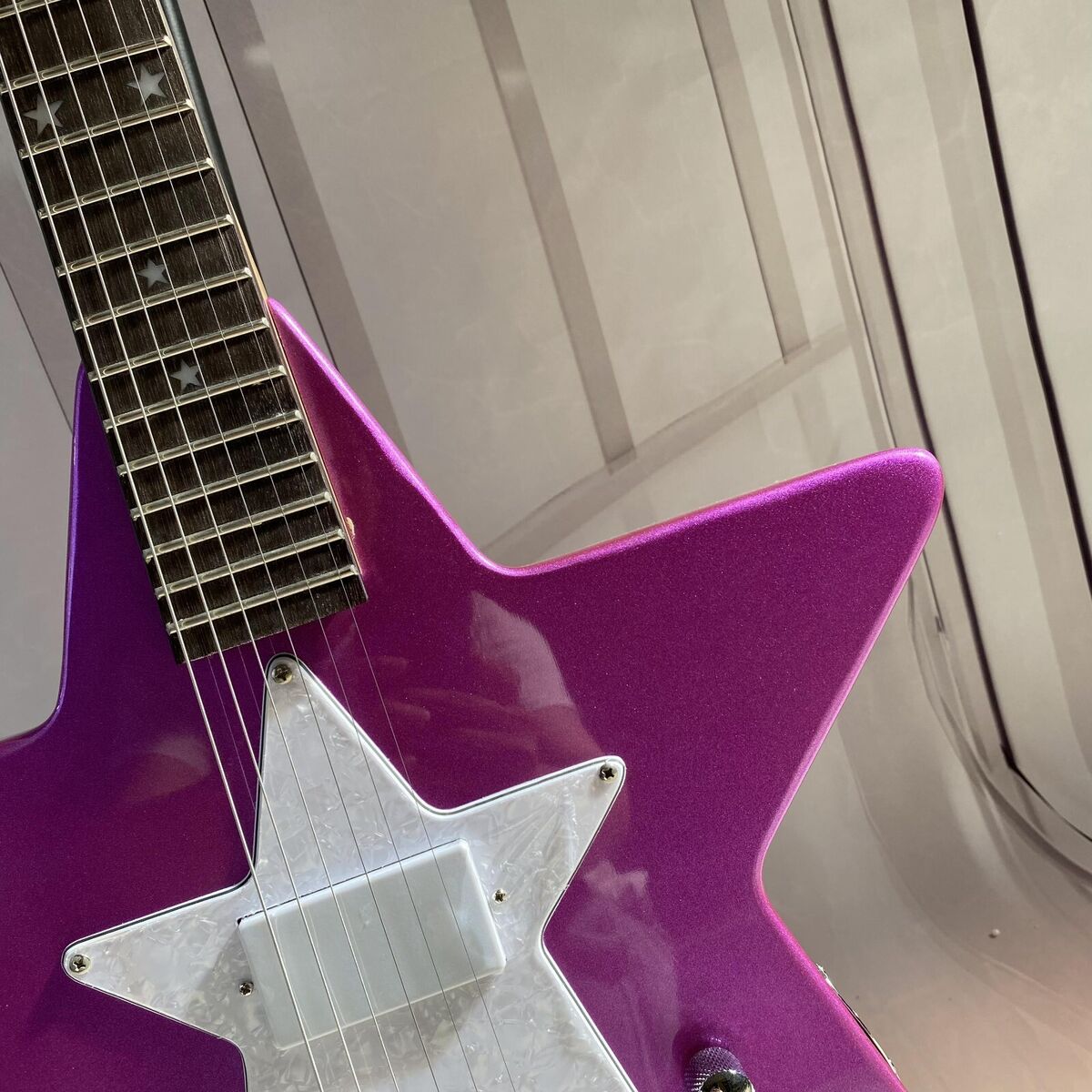 Daisy Rock Debutante Star purple electric guitar Chrome Daisy Rock Debutante Star purple electric guitar Chrome