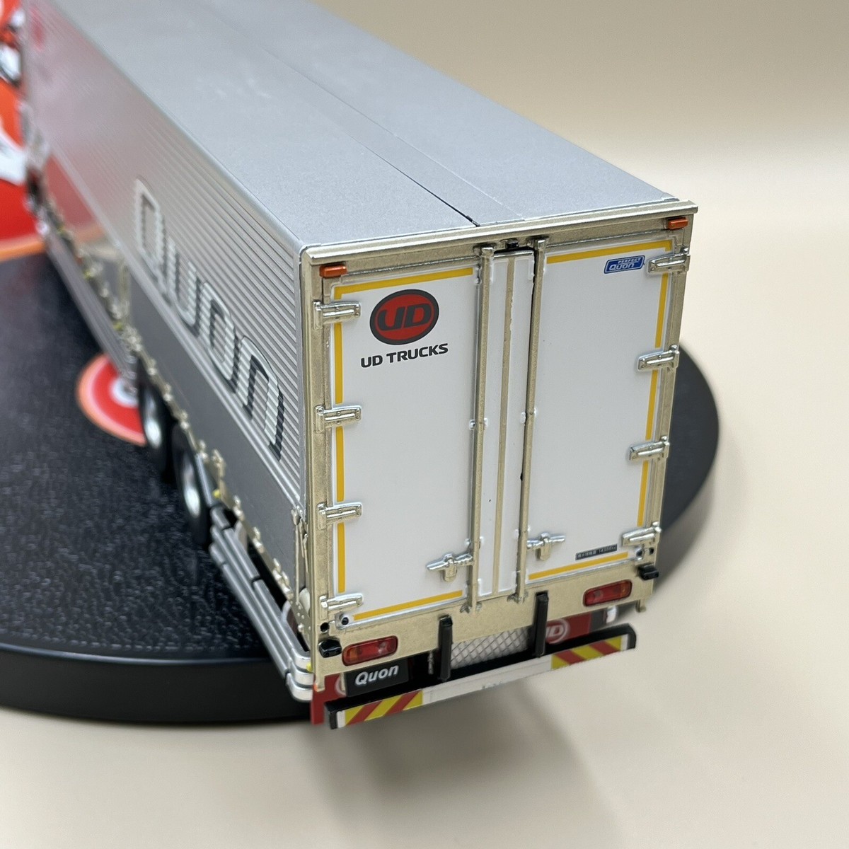Kyosho 1/43 UD Trucks Heavy Duty Truck Quon silver Diecast model 