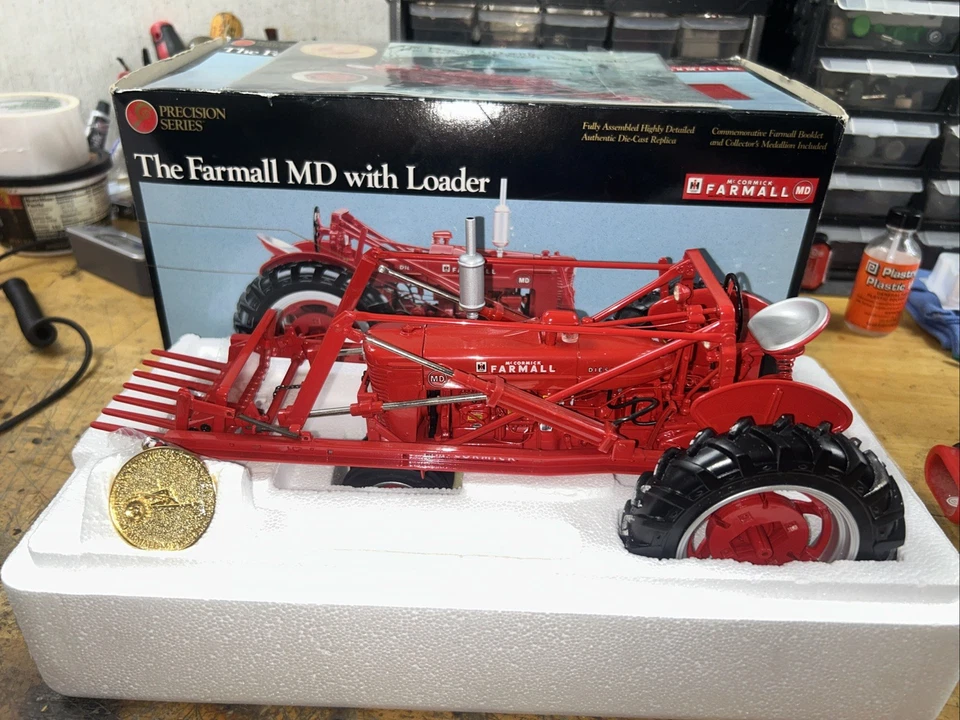 Ertl Precision, Farmall Md With Loader - Image 4 of 4