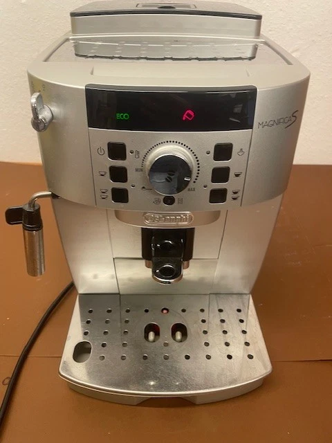 DeLonghi Magnifica S ECAM 22.110.SB Kaffeevollautomat ungeprüft silber