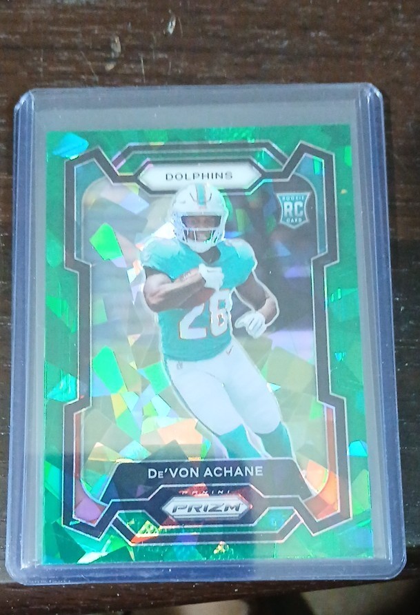 2023 Panini Prizm - Rookies De'Von Achane #365 Green Ice Prizm (RC)