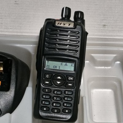 HYT TC-780U (1) RADIO UHF 400-470 MHz Two way radio NEW