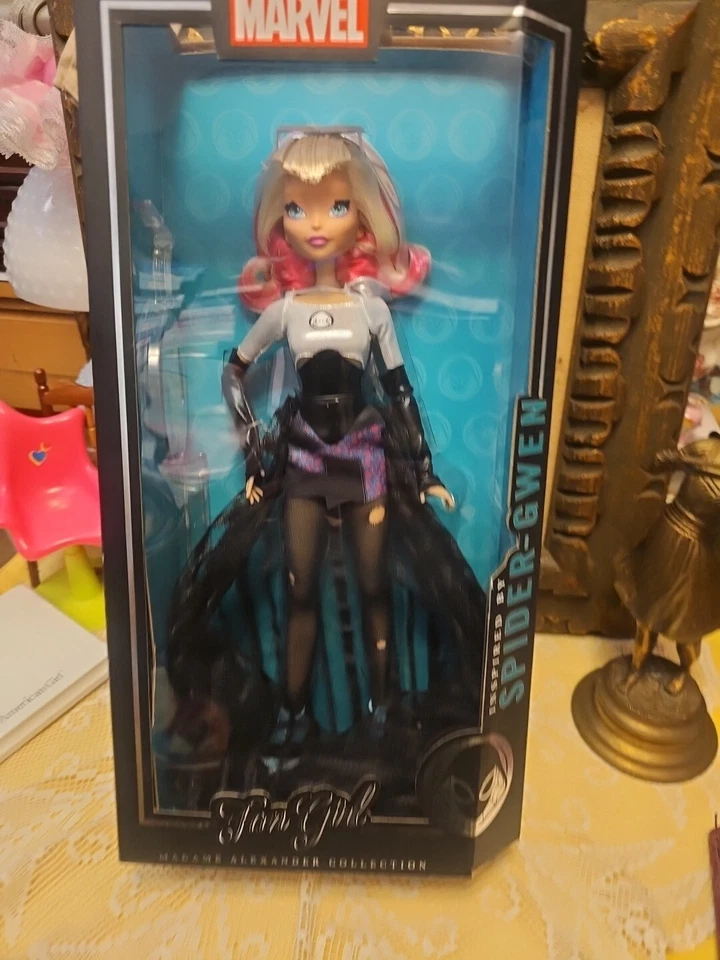 Figura de Acción Marvel Fan Girl Spider-Gwen Muñeca Colección Madame Alexander “NUEVA” Foto 4 de 4