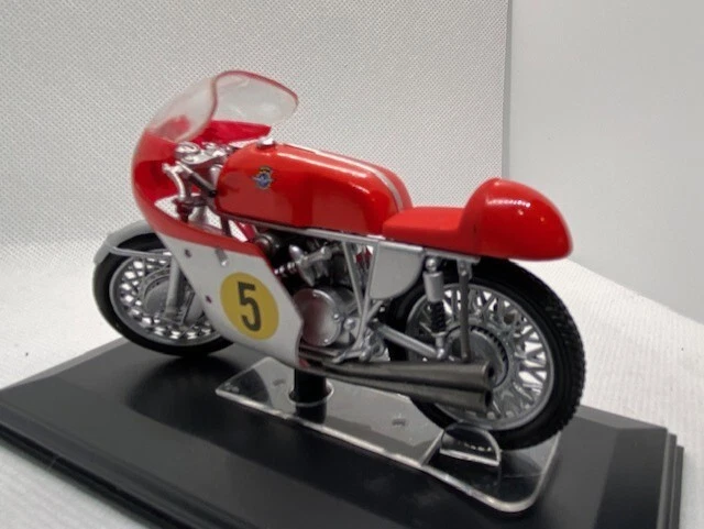 MV AUGUSTA 4 CYL 500CC - MIKE HAILWOOD 1963/64/65 WORLD CHAMPION - 1:22 Scale - Image 2 of 4