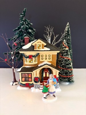 Christmas at Grandma's plus Grandma's Favorite Present-Department 56 (Set of 2)