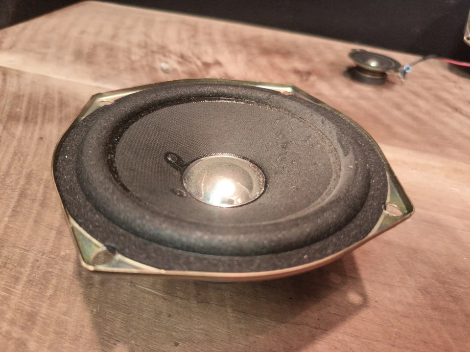 PAR DE ALTAVOCES, NÍTIDOS RSPA10009AW6W, 6 OHM 150 VATIOS MAX  Foto 2 de 4