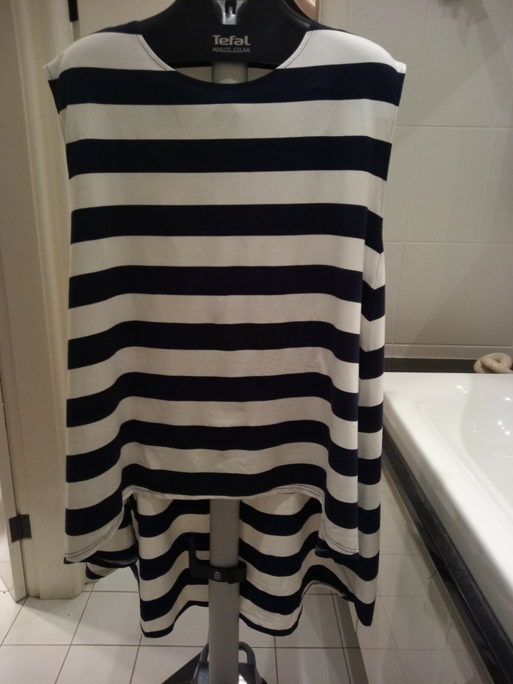 TIRRELI WEEKEND navy & off white wide stripe hi low tee, top, L, immac