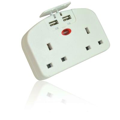 Europäische 2 zwei Doppelwege Reiseadapter + 2 USB Ports 2 Pin EU auf 3 Pin UK Stecker