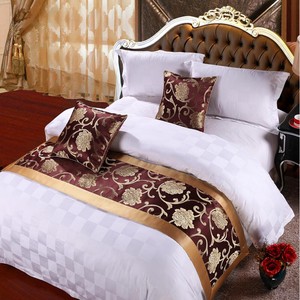 bed runner with cushion
