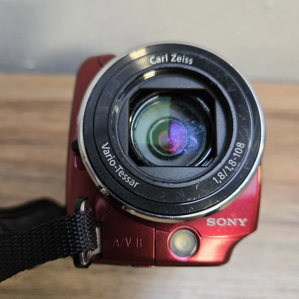 Sony Handycam DCR-SR68 80GB HDD 60x Optical Zoom Red Compact Digital Camcorder - Image 4 of 4