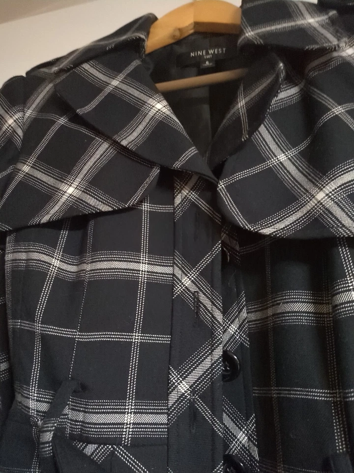 Nine West Ruffle Trench Coat Womens Sz 6 Black Wht Short Belted Double Breasted  - Image 2 of 4