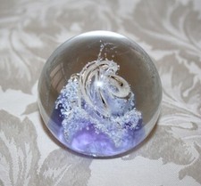 BEAUTIFUL VINTAGE ART GLASS PAPERWIGHT