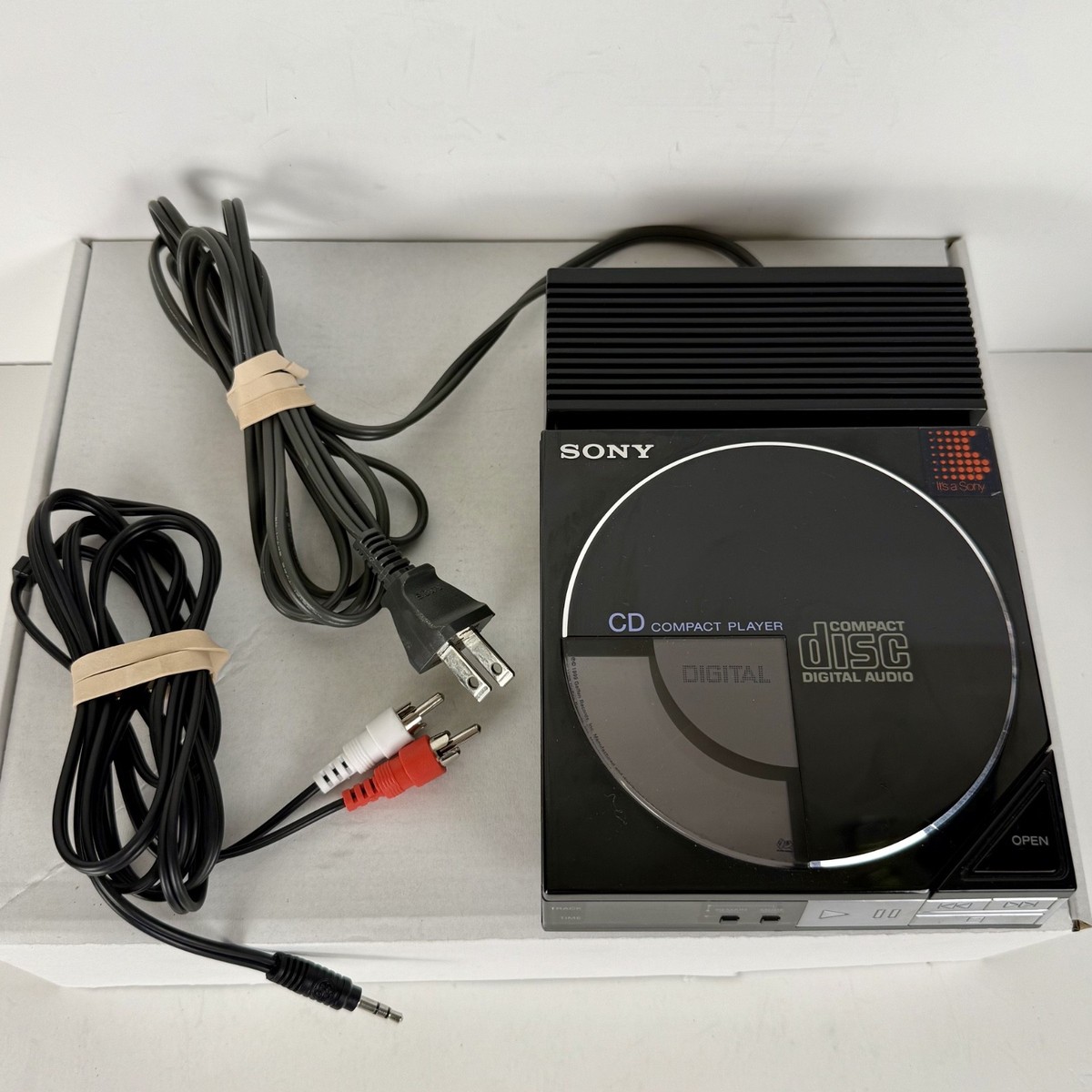 Sony D-5A Compact Disc Player w/ AC-D50 Adapter - Tested Working