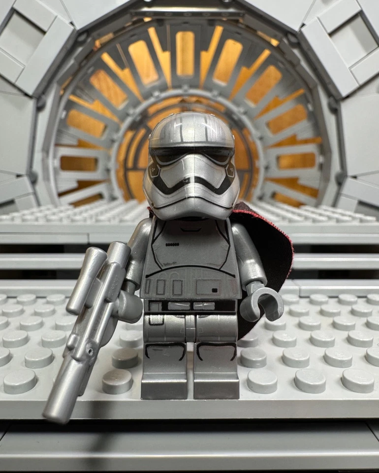 LEGO Star Wars Minifigur Captain Phasma - sw0684 - Rounded Mouth - rare / selten - Bild 1 von 4
