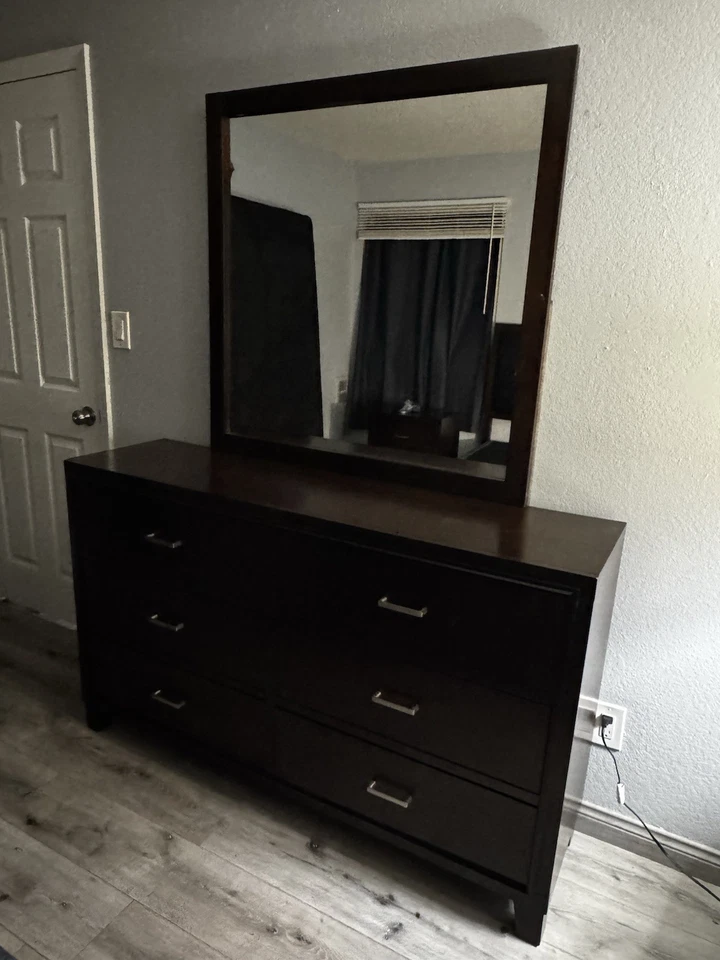 4 Piece Bdrm Set **Elegant Dark walnut Color** Superb Condition!!- Price Drop! - Image 4 of 4