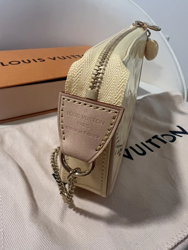 Nuevo con etiquetas Louis Vuitton Mini Pochette Accesorios San Valentín Piruleta Amarillo Vernis Foto 4 de 4