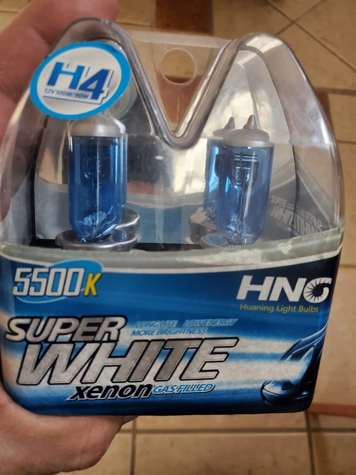 HNG Xenon Gas Filled Super White Bulbs H4 - Image 2 of 4
