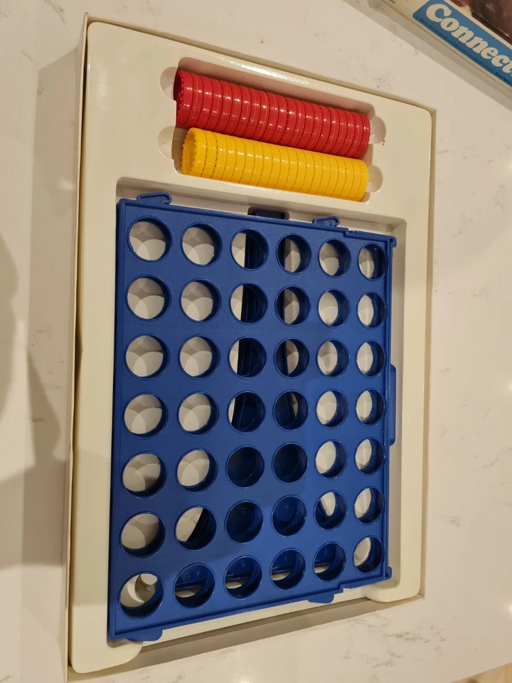 Connect 4 Four MB Games Original 1975 Edition Vintage Near Cimplete Game - Image 3 of 4