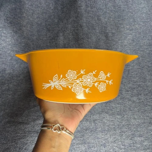 Vintage Pyrex Butterfly Gold 2.5 Quart Round Casserole Dish 475-B Harvest Gold