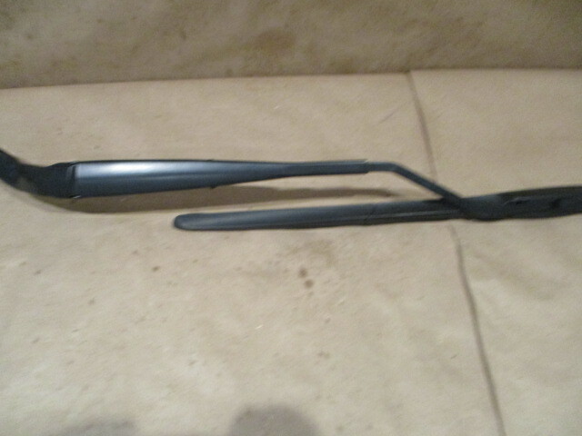 Ferrari California - LH Windshield Wiper Arm And Blade - P/N 69771000