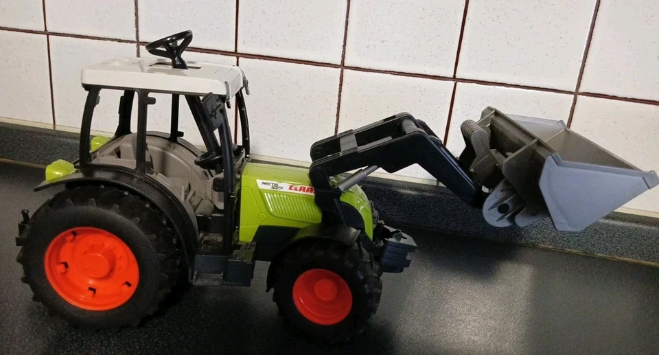 Bruder Trattore Claas Nectis 267 F Rimorchio - Modellino Giocattolo 1:16 (02112) - Immagine 2 di 3