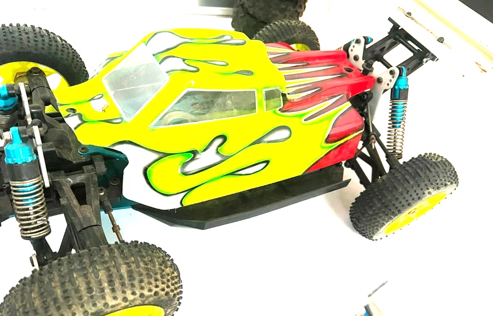 *RARE* Vintage OFNA MBX Ultra Comp 1/8 Nitro Buggy Roller Rolling Chassis - Image 2 of 4